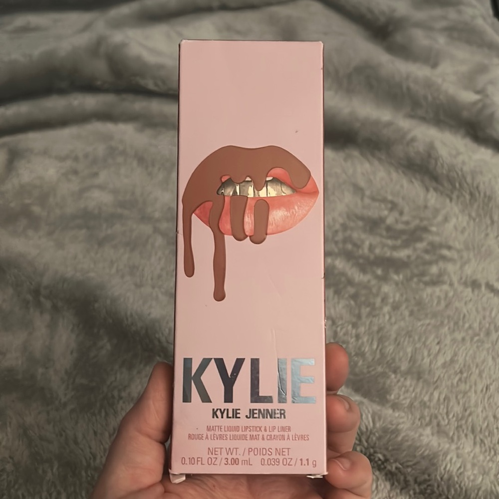 Authentic KYLIE “Angel” 301 matte liquid lipstick & lip liner kit UNOPENED
